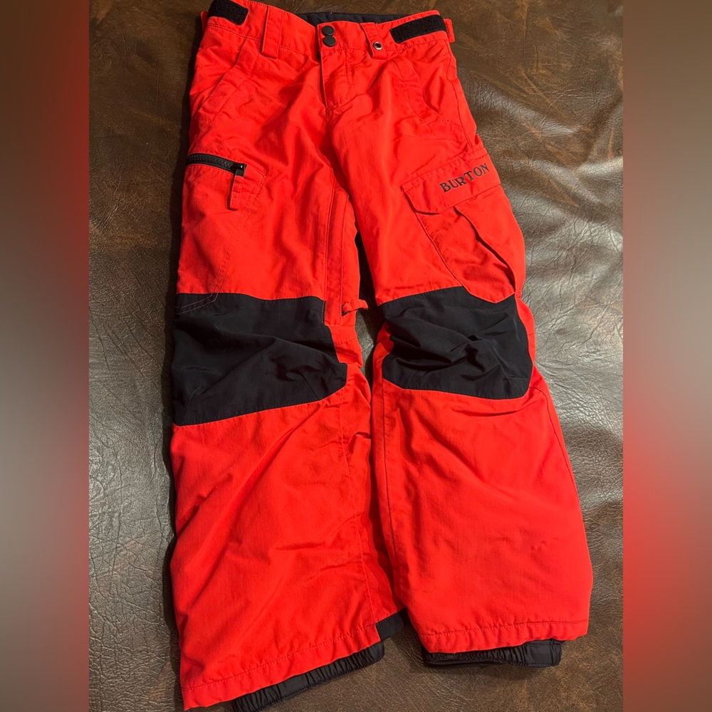 Very good condition BURTON boys size small/6 red ski pants